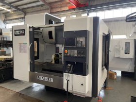 Фрезерный обрабатывающий центр с ЧПУ VMC850 (4-ая ось + Siemens 828D)